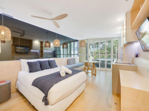 Landmark Resort Renovated Beach Apartment